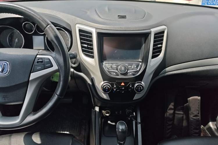 Used CHANGAN CS35 2016 1.6L Automatic Luxury Model China IV Standard Audio And AC Panel