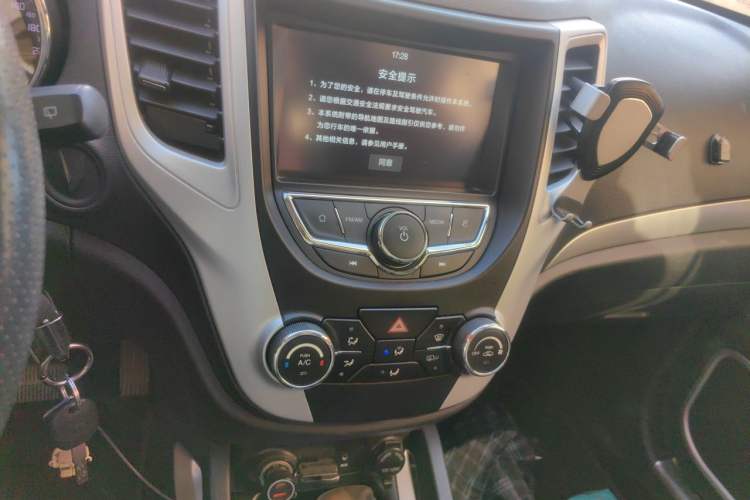 Used CHANGAN CS35 2016 1.6L Automatic Luxury Model China V Standard Audio And AC Panel