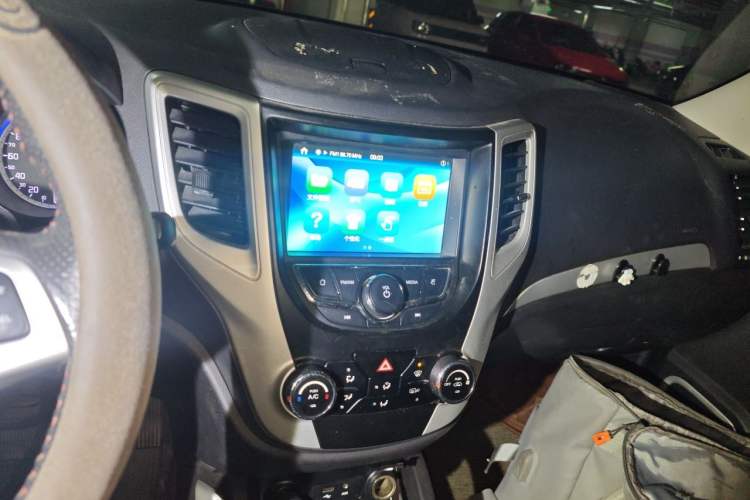Used CHANGAN CS35 2016 1.6L Automatic Luxury Model China V Standard Audio And AC Panel