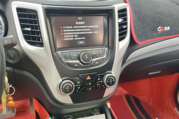 Used CHANGAN CS35 2016 1.6L Automatic Luxury Model China IV Standard Audio And AC Panel