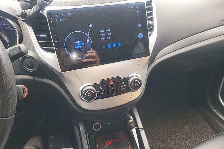 Used CHANGAN CS35 2016 1.6L Manual Luxury Model China IV Standard Audio And AC Panel