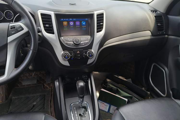 Used CHANGAN CS35 2016 1.6L Automatic Luxury Model China IV Standard Audio And AC Panel