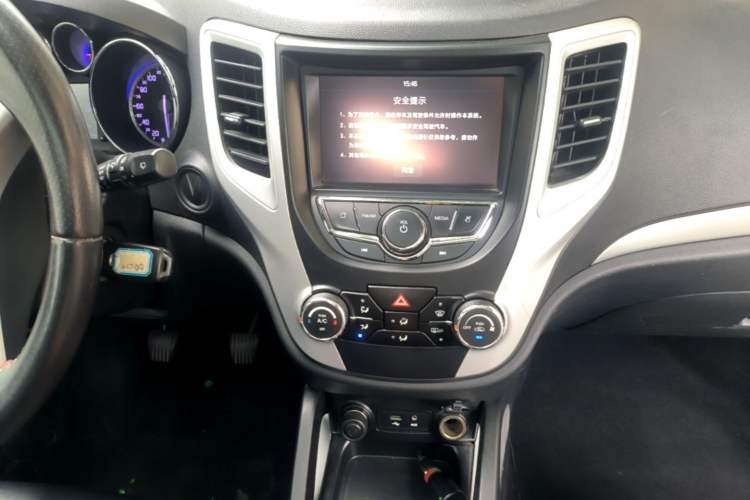 Used CHANGAN CS35 2016 1.6L Manual Luxury Model China V Standard Audio And AC Panel