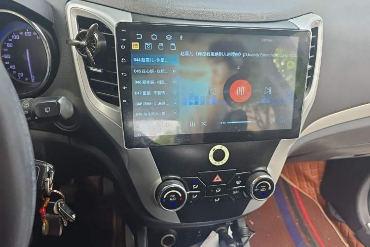 Used CHANGAN CS35 2016 1.6L Manual Luxury Model China V Standard Audio And AC Panel