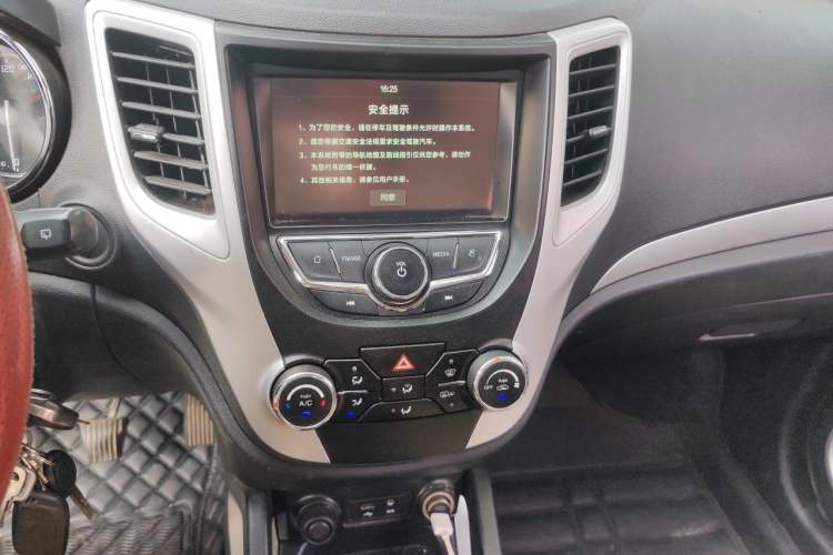 Used CHANGAN CS35 2016 1.6L Manual Luxury Model China V Standard Audio And AC Panel