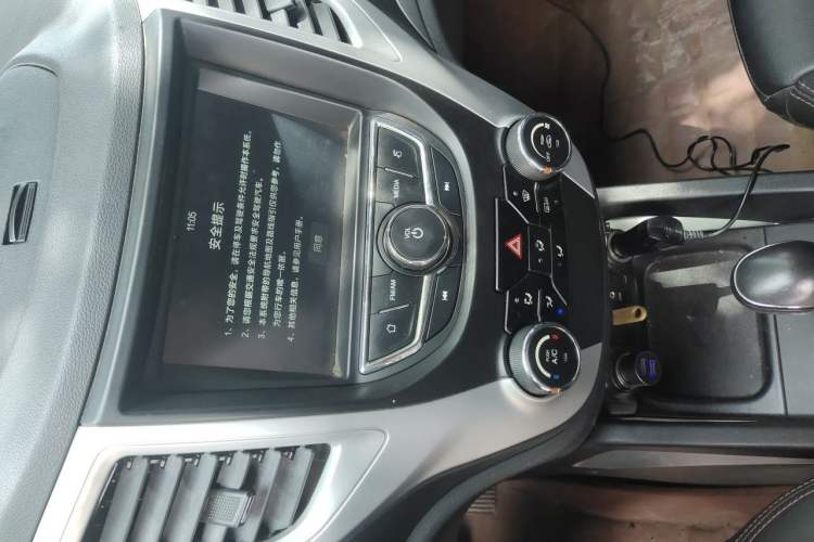 Used CHANGAN CS35 2016 1.6L Automatic Luxury Model China V Standard Audio And AC Panel