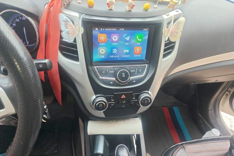 Used CHANGAN CS35 2016 1.6L Automatic Luxury Model China IV Standard Audio And AC Panel