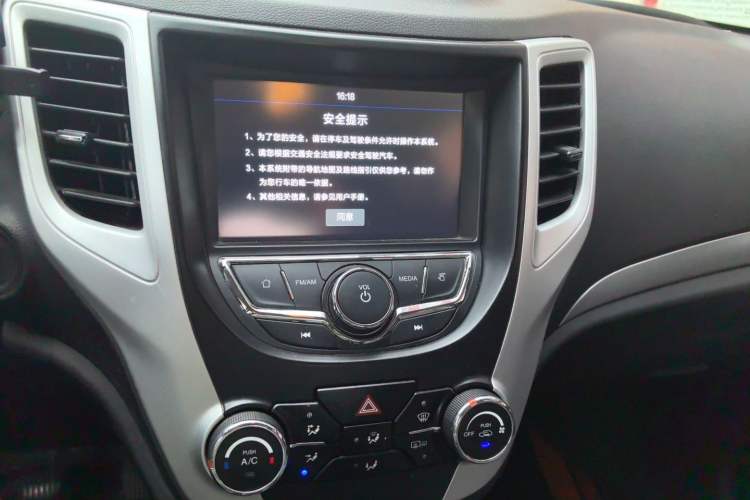 Used CHANGAN CS35 2016 1.6L Manual Luxury Model China IV Standard Audio And AC Panel