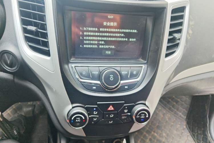 Used CHANGAN CS35 2016 1.6L Manual Luxury Model China IV Standard Audio And AC Panel
