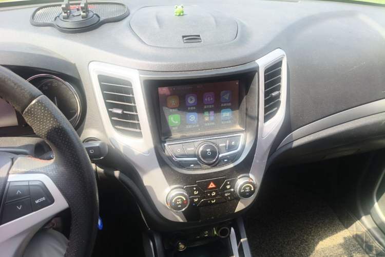 Used CHANGAN CS35 2016 1.6L Manual Luxury Model China V Standard Audio And AC Panel