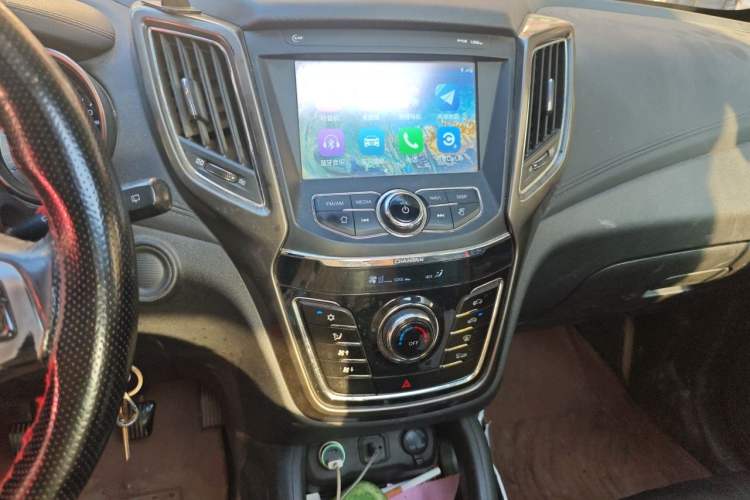Used CHANGAN CS35 2016 1.6L Manual Luxury Model China IV Standard Audio And AC Panel