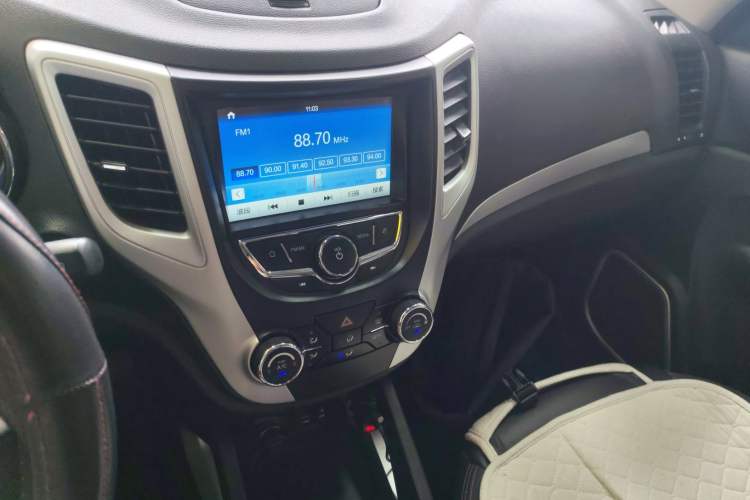 Used CHANGAN CS35 2016 1.6L Manual Luxury Model China IV Standard Audio And AC Panel