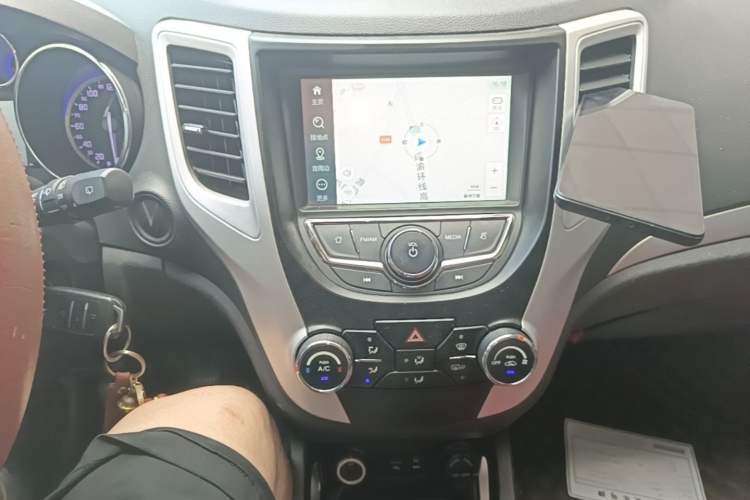 Used CHANGAN CS35 2016 1.6L Manual Luxury Model China V Standard Audio And AC Panel