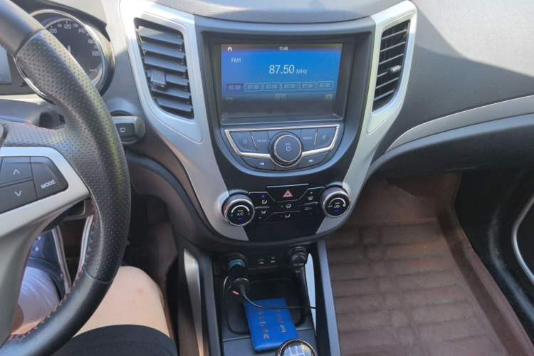 Used CHANGAN CS35 2016 1.6L Manual Luxury Model China IV Standard Audio And AC Panel