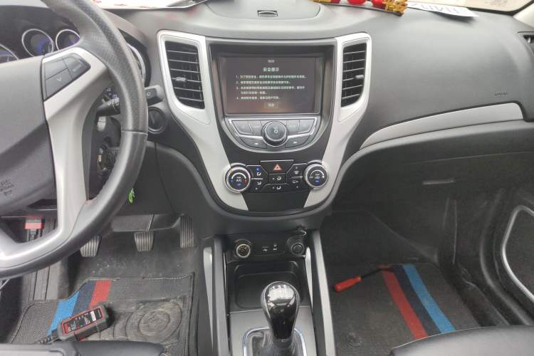 Used CHANGAN CS35 2016 1.6L Manual Luxury Model China IV Standard Audio And AC Panel