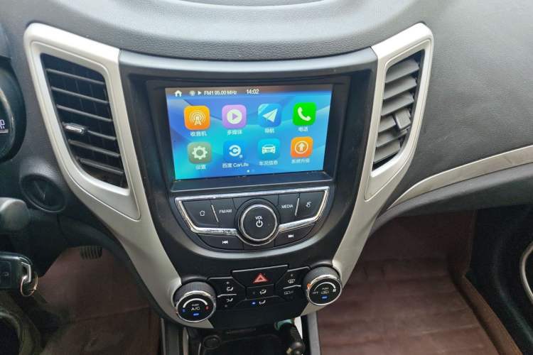 Used CHANGAN CS35 2016 1.6L Manual Luxury Model China IV Standard Audio And AC Panel