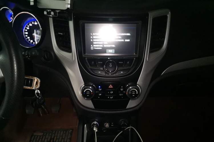 Used CHANGAN CS35 2016 1.6L Manual Luxury Model China IV Standard Audio And AC Panel