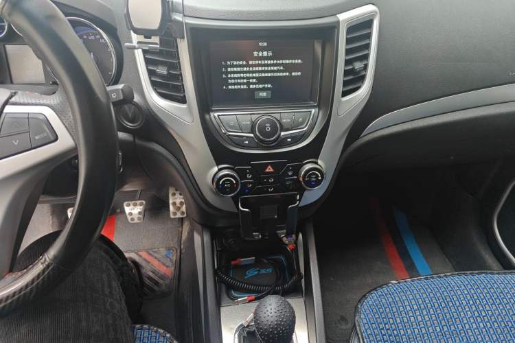 Used CHANGAN CS35 2016 1.6L Manual Luxury Model China V Standard Audio And AC Panel