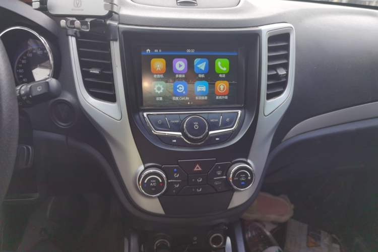 Used CHANGAN CS35 2016 1.6L Automatic Luxury Model China IV Standard Audio And AC Panel