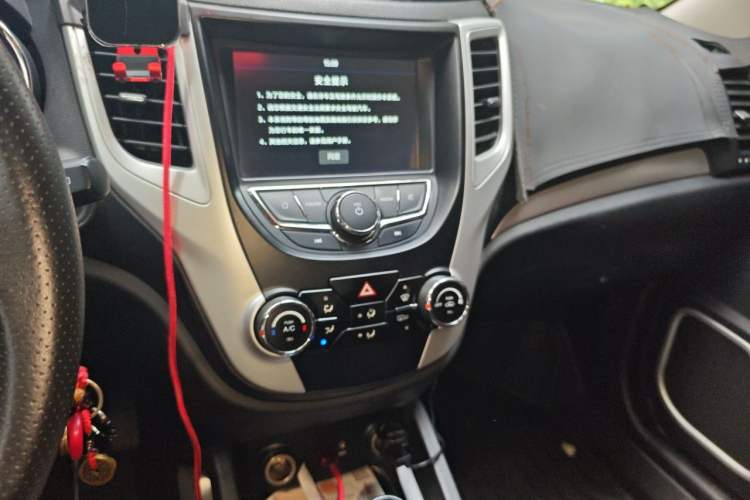 Used CHANGAN CS35 2016 1.6L Automatic Luxury Model China IV Standard Audio And AC Panel