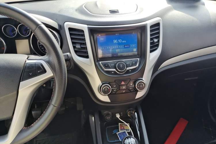 Used CHANGAN CS35 2016 1.6L Manual Luxury Model China IV Standard Audio And AC Panel