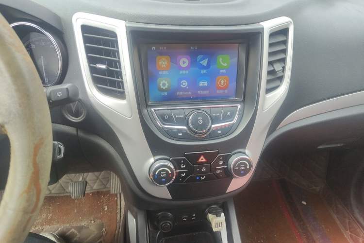 Used CHANGAN CS35 2016 1.6L Manual Luxury Model China IV Standard Audio And AC Panel