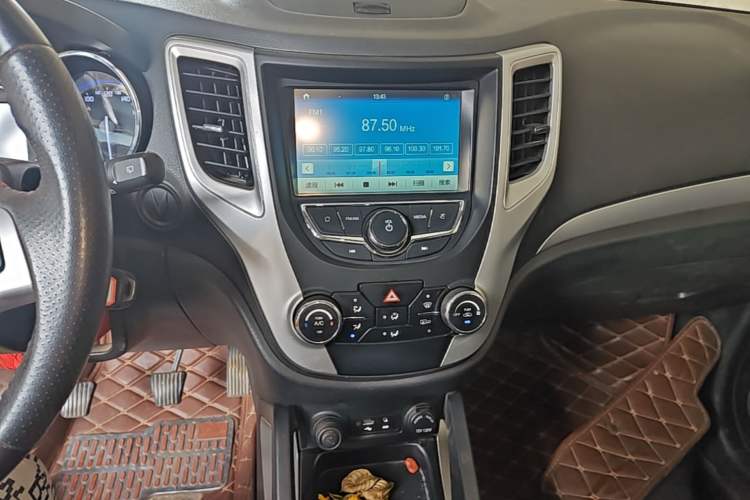 Used CHANGAN CS35 2016 1.6L Manual Luxury Model China IV Standard Audio And AC Panel