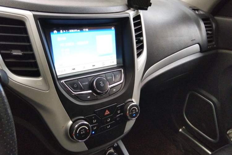 Used CHANGAN CS35 2016 1.6L Manual Luxury Model China IV Audio And AC Panel