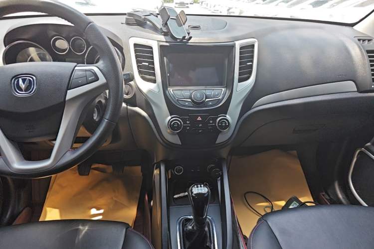 Used CHANGAN CS35 2016 1.6L Manual Luxury Model China V Standard Audio And AC Panel