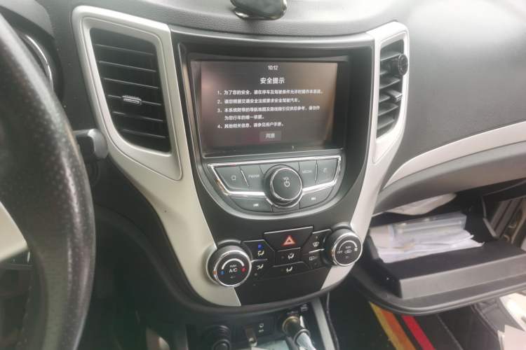Used CHANGAN CS35 2016 1.6L Manual Luxury Model China IV Standard Audio And AC Panel
