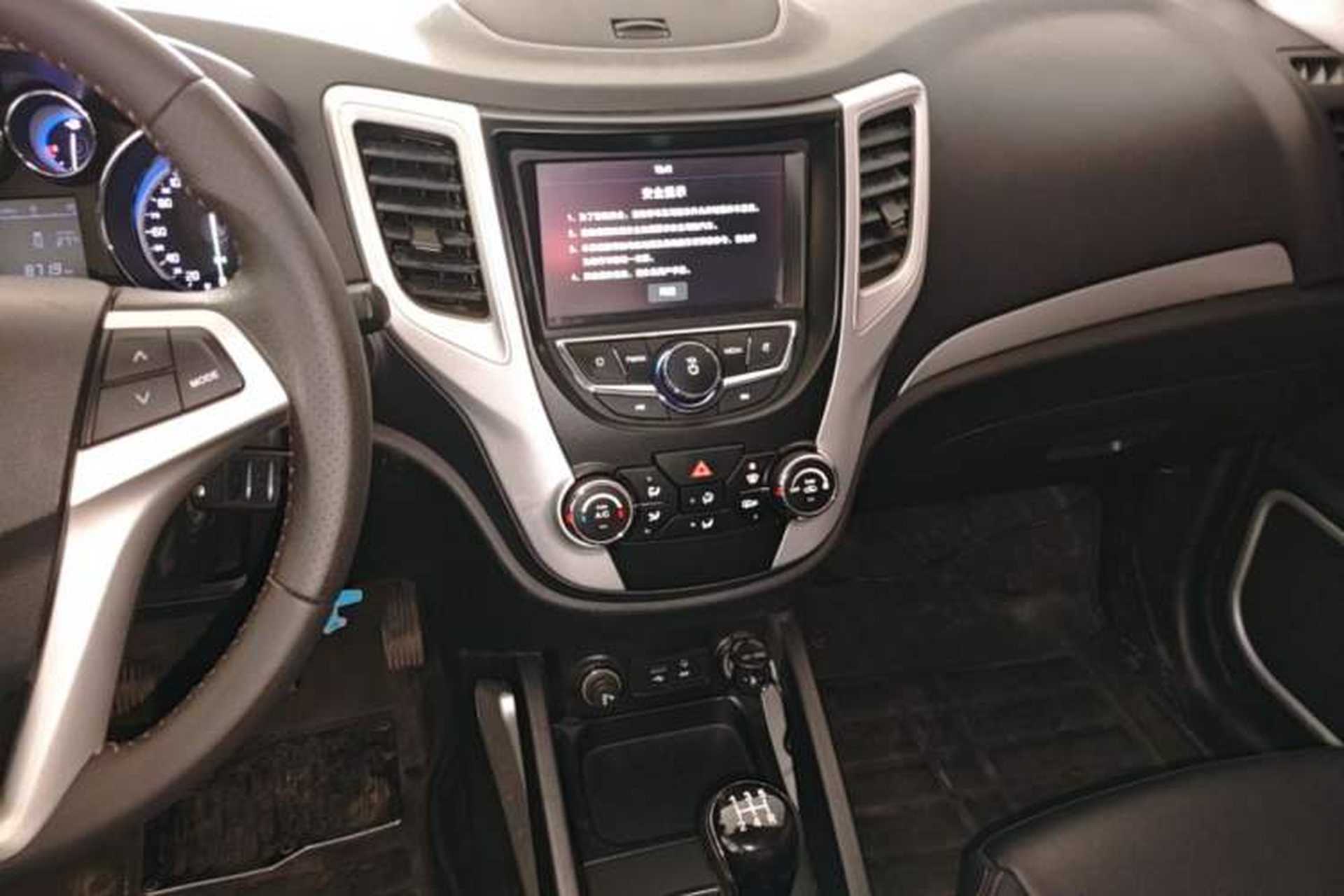 Used CHANGAN CS35 2016 1.6L Manual Luxury Model China V Standard Audio And AC Panel