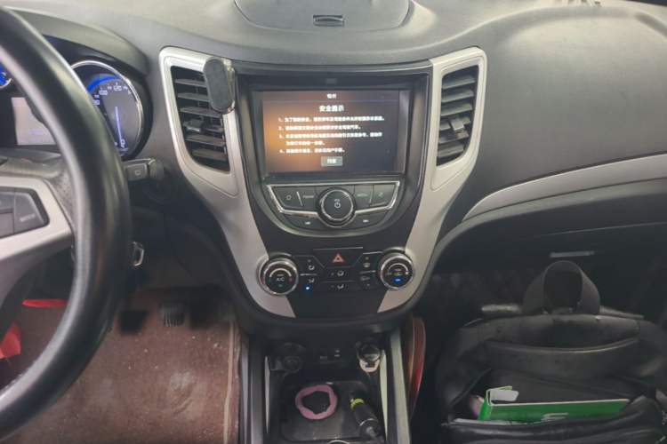 Used CHANGAN CS35 2016 1.6L Manual Luxury Model China V Standard Audio And AC Panel