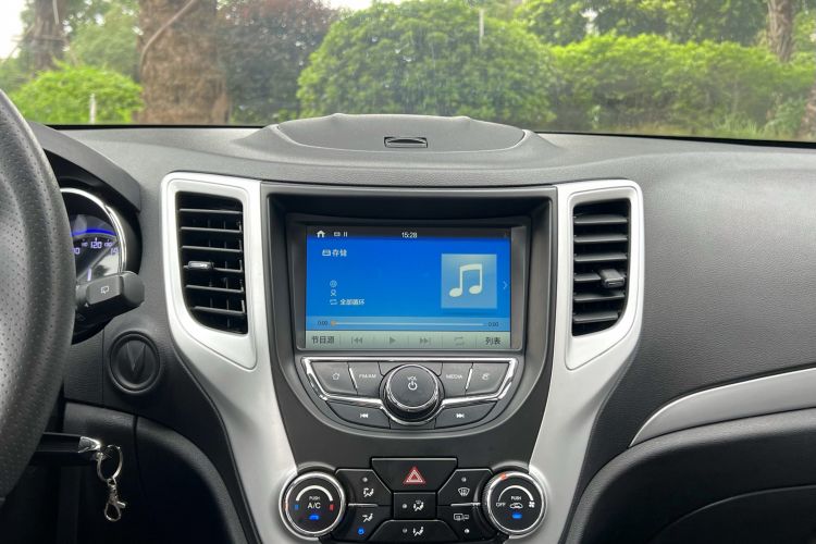 Used CHANGAN CS35 2016 1.6L Automatic Luxury Model China V Standard Audio And AC Panel