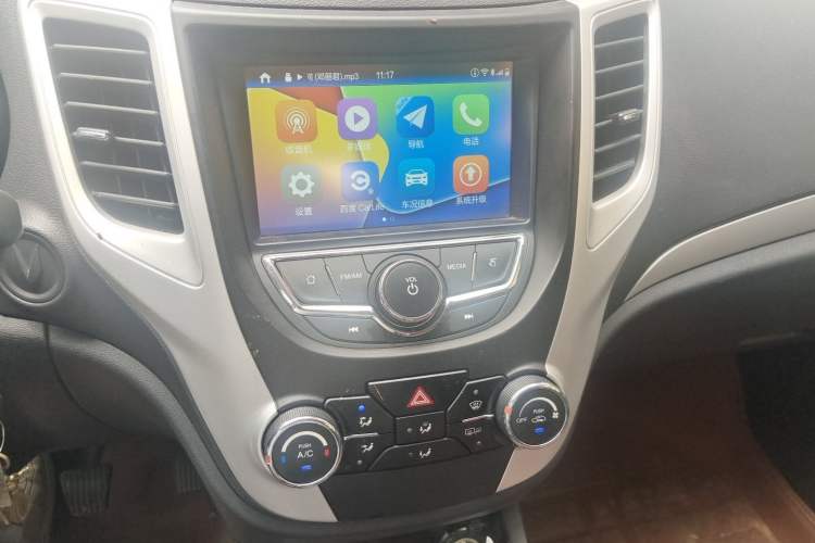 Used CHANGAN CS35 2016 1.6L Manual Luxury Model China V Standard Audio And AC Panel
