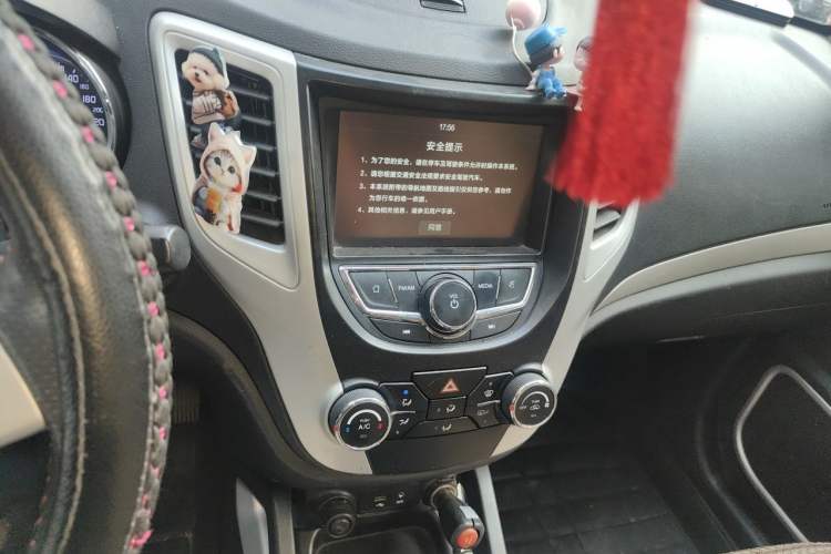 Used CHANGAN CS35 2016 1.6L Manual Luxury Model China V Standard Audio And AC Panel