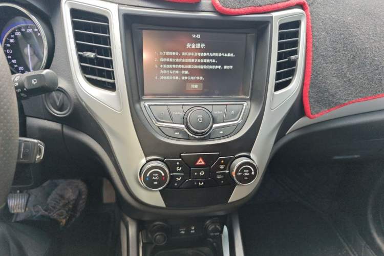 Used CHANGAN CS35 2016 1.6L Manual Luxury Model China IV Standard Audio And AC Panel