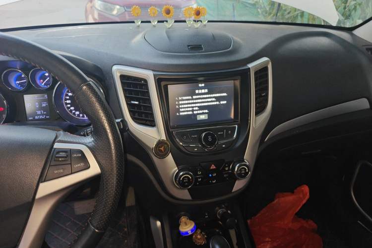 Used CHANGAN CS35 2016 1.6L Automatic Luxury Model China IV Standard Audio And AC Panel