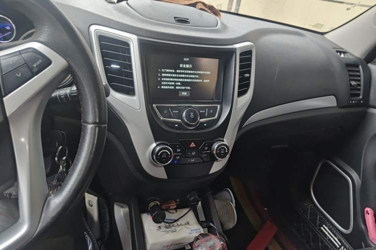 Used CHANGAN CS35 2016 1.6L Manual Luxury Model China IV Standard Audio And AC Panel