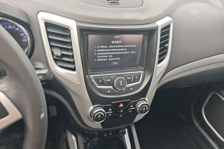 Used CHANGAN CS35 2016 1.6L Manual Luxury Model China V Standard Audio And AC Panel
