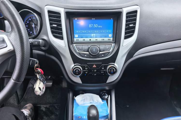 Used CHANGAN CS35 2016 1.6L Automatic Luxury Model China IV Standard Audio And AC Panel