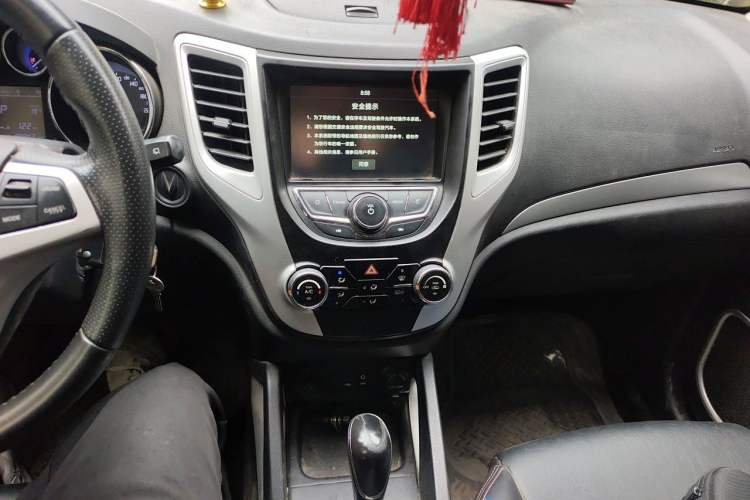 Used CHANGAN CS35 2016 1.6L Automatic Luxury Model China V Standard Audio And AC Panel