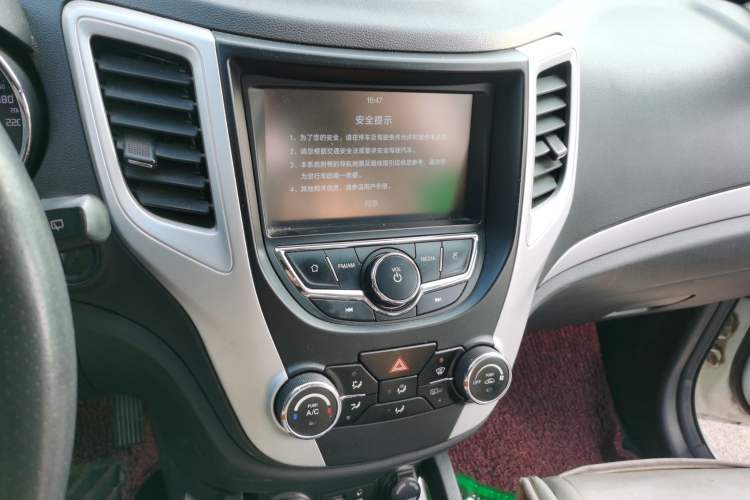Used CHANGAN CS35 2016 1.6L Manual Luxury Model China V Standard Audio And AC Panel
