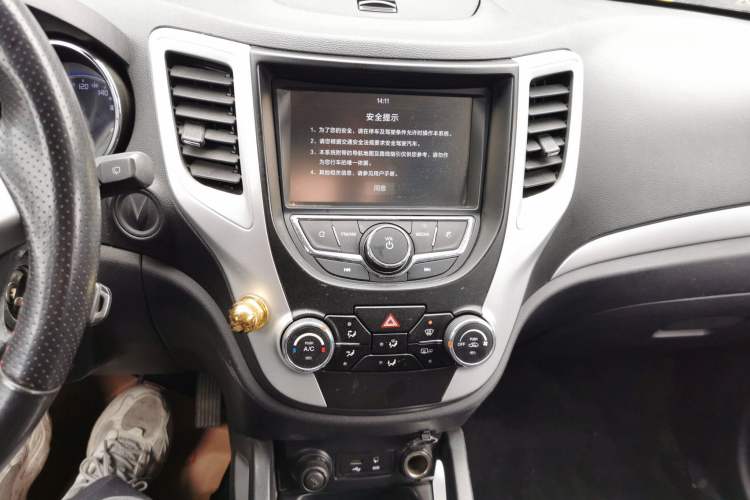 Used CHANGAN CS35 2016 1.6L Manual Luxury Model China V Standard Audio And AC Panel