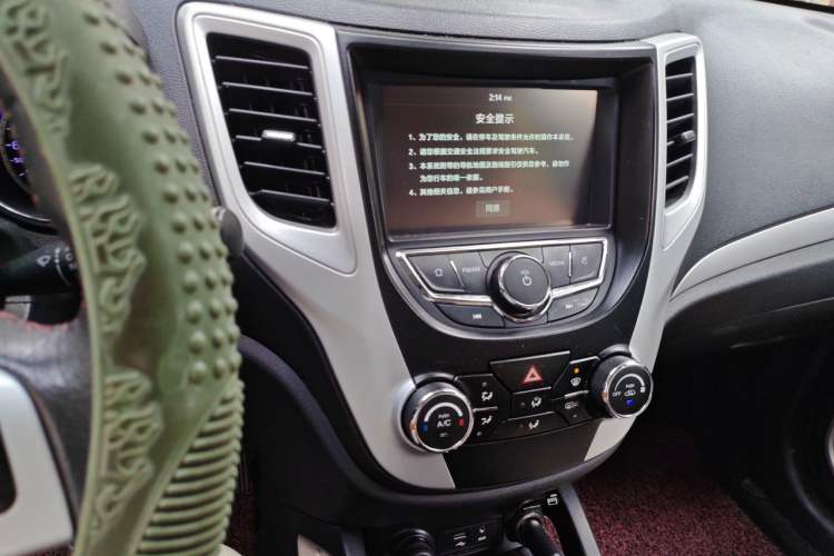 Used CHANGAN CS35 2016 1.6L Manual Luxury Model China V Standard Audio And AC Panel