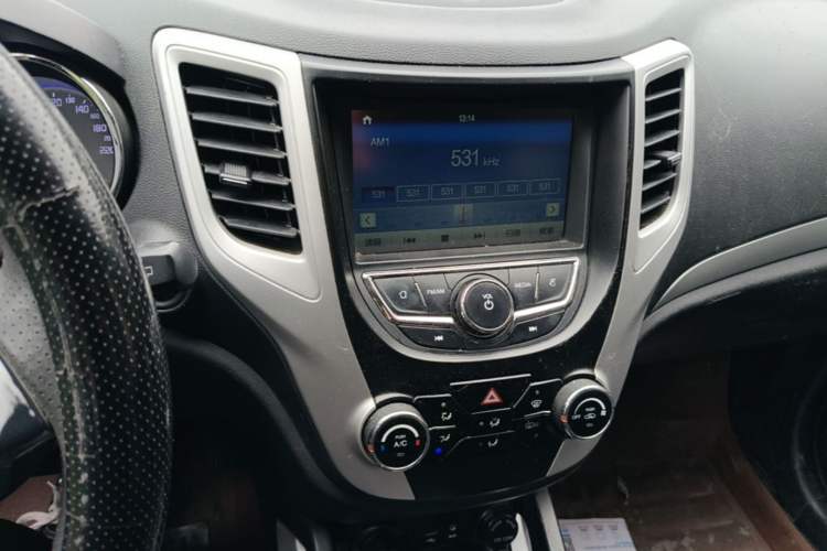 Used CHANGAN CS35 2016 1.6L Automatic Luxury Model China IV Standard Audio And AC Panel