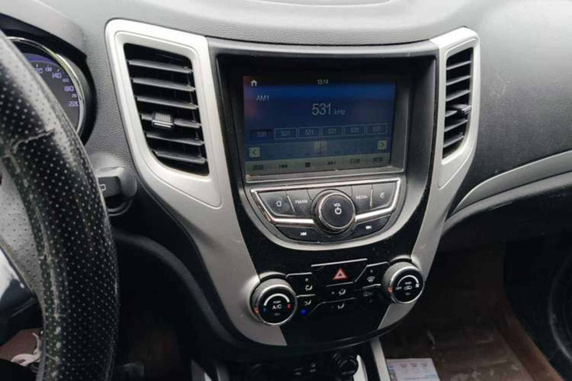 Used CHANGAN CS35 2016 1.6L Automatic Luxury Model China IV Standard Audio And AC Panel