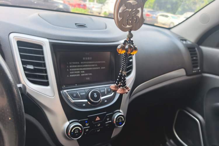 Used CHANGAN CS35 2016 1.6L Automatic Luxury Model China V Standard Audio And AC Panel