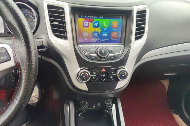 Used CHANGAN CS35 2016 1.6L Automatic Luxury Model China V Standard Audio And AC Panel