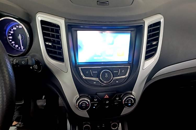 Used CHANGAN CS35 2016 1.6L Manual Luxury Model China IV Audio And AC Panel
