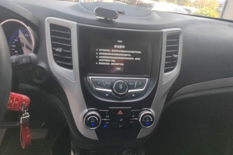 Used CHANGAN CS35 2016 1.6L Automatic Luxury Model China V Standard Audio And AC Panel